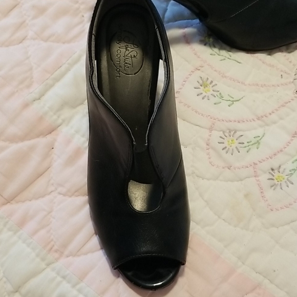 Black Life Stride heels.  6M - Picture 2 of 6